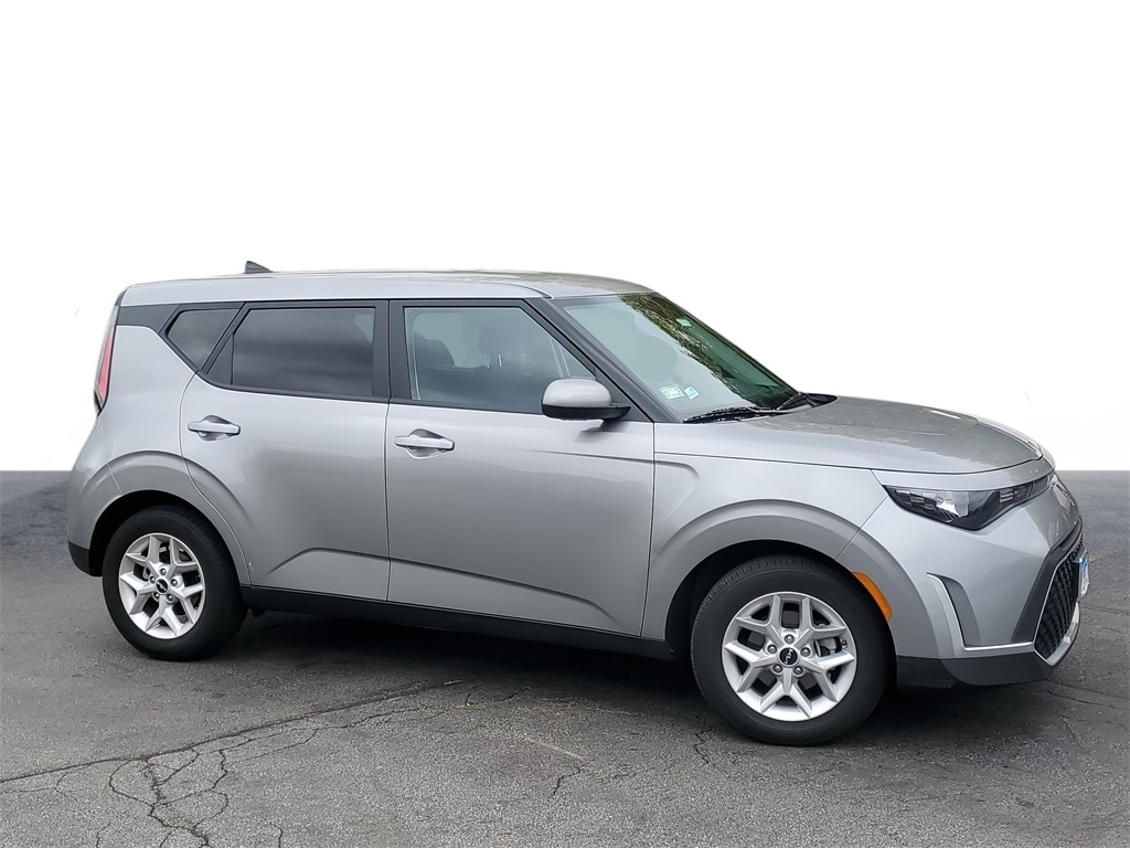 Used 2023 Kia Soul LX Hatchback