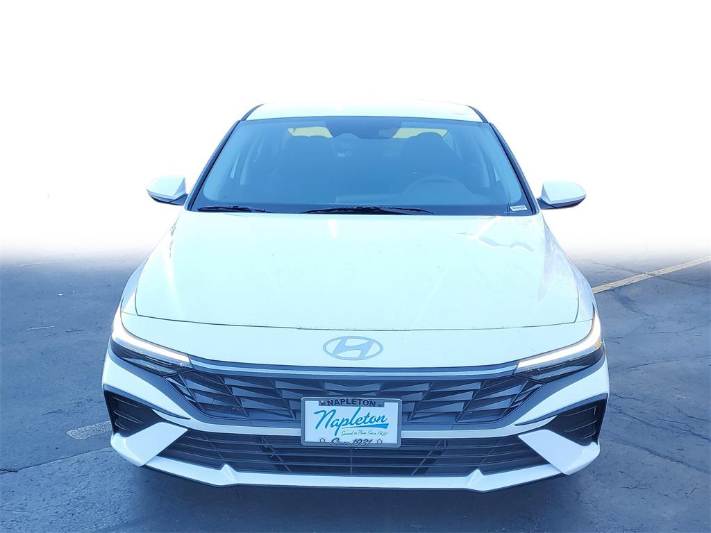 2026 Hyundai Elantra SE photo 2