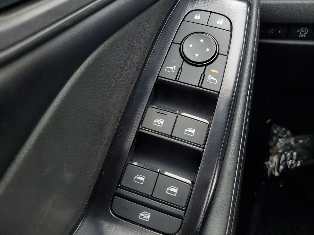 2025 Nissan Rogue SV - Photo 18