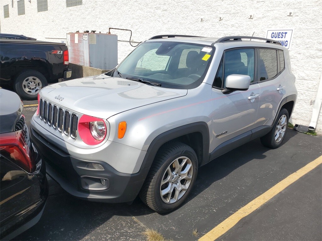 2016 Jeep Renegade Latitude photo 2