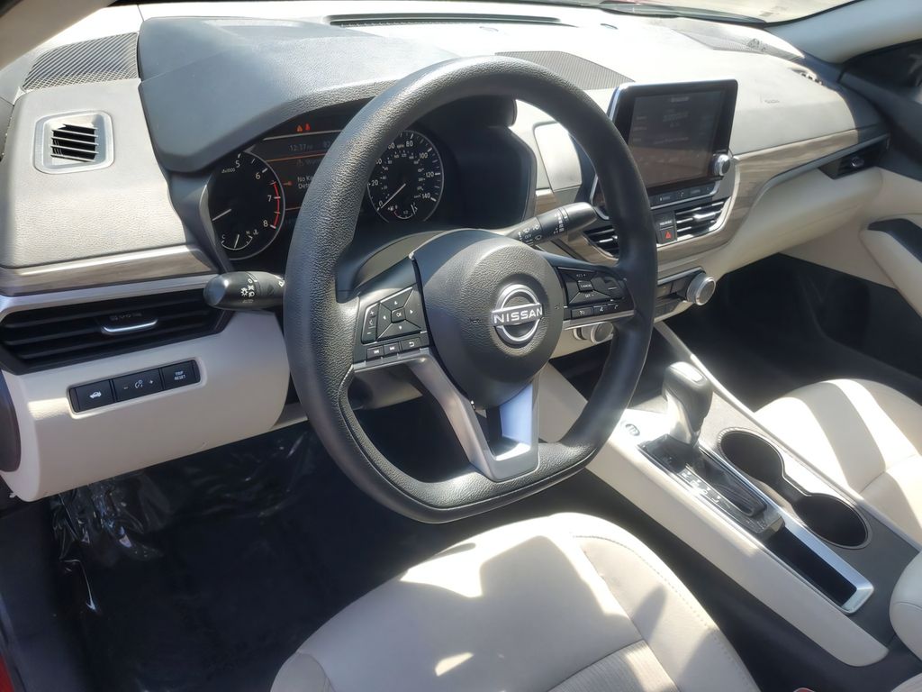 2025 Nissan Altima SV - Photo 13