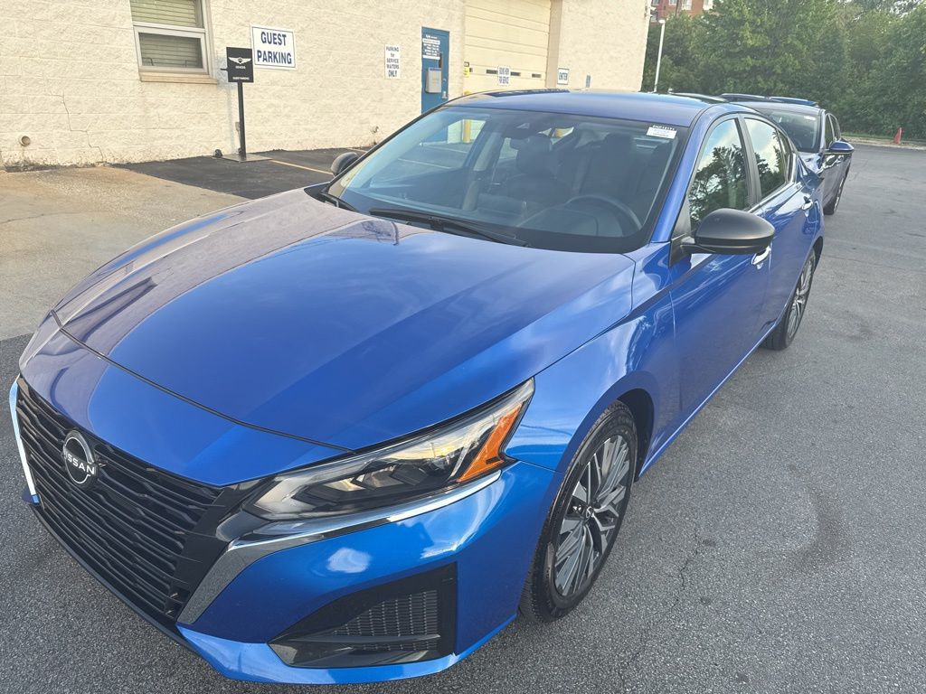 Used 2025 Nissan Altima SV with VIN 1N4BL4DV5SN302635 for sale in Calumet City, IL