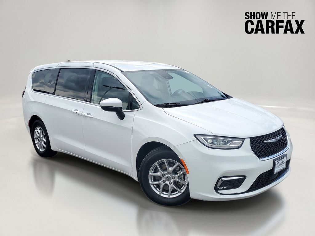 2023 Chrysler Pacifica Touring L's photo