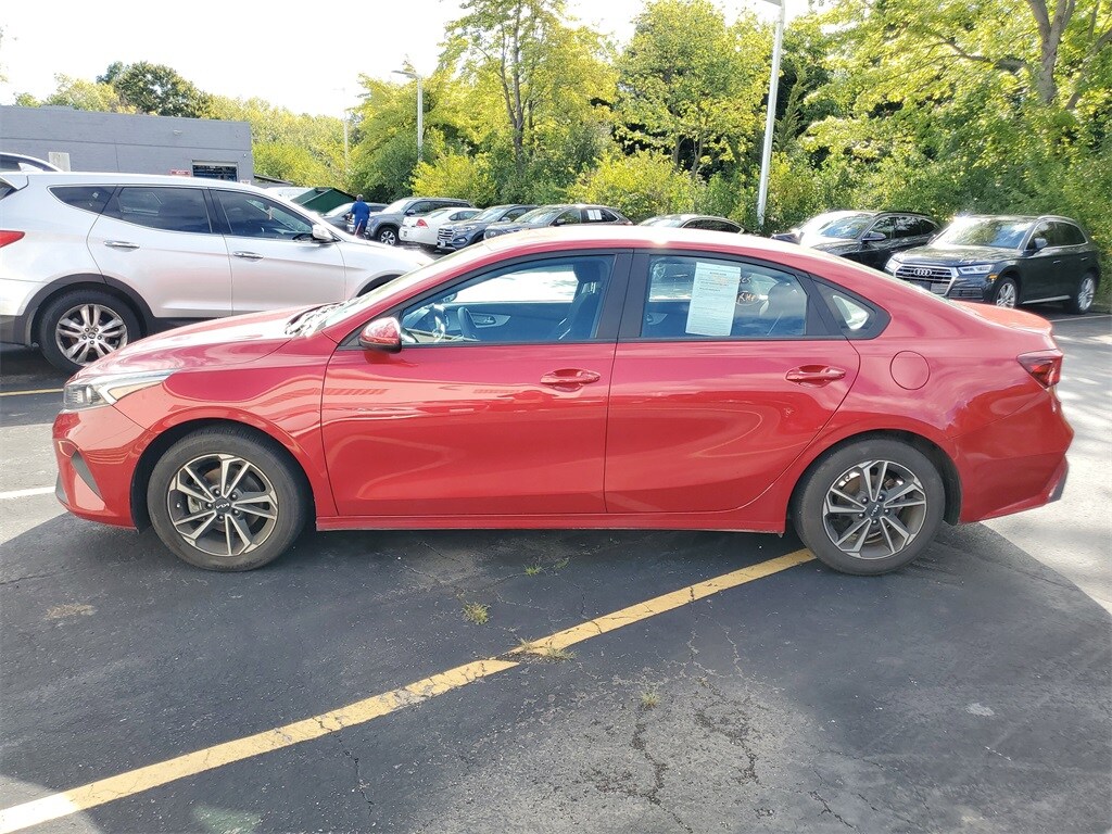 2023 Kia Forte LXS photo 2