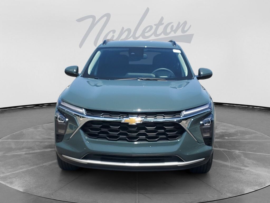 Used 2025 Chevrolet Trax LT SUV