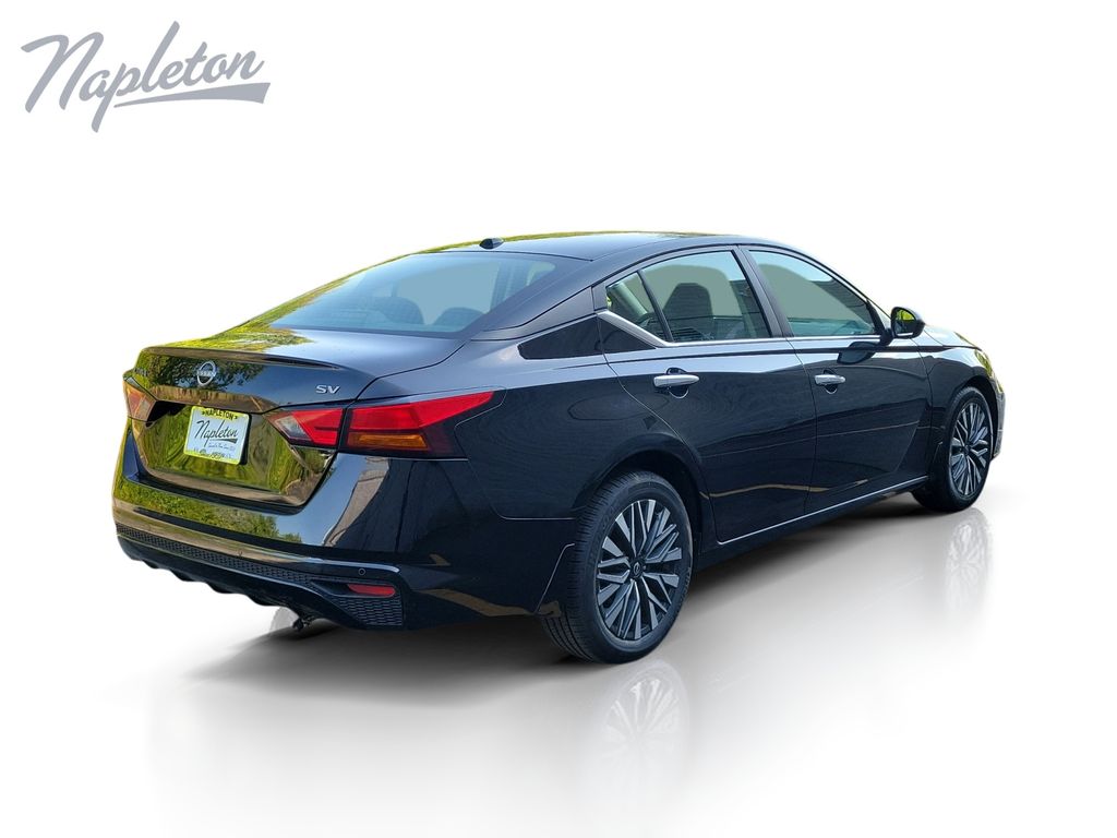 2024 Nissan Altima SV - Photo 6