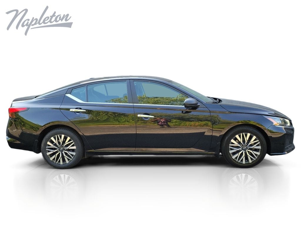 2024 Nissan Altima SV - Photo 7