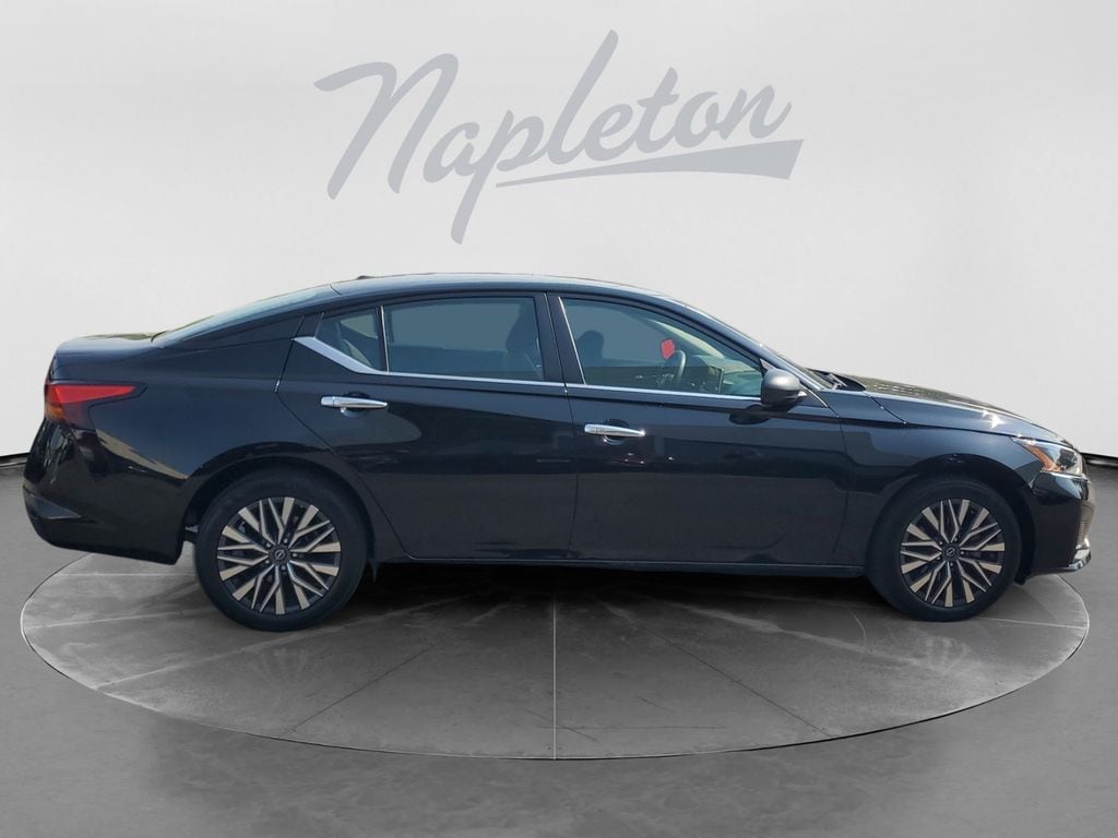 2025 Nissan Altima SV - Photo 9