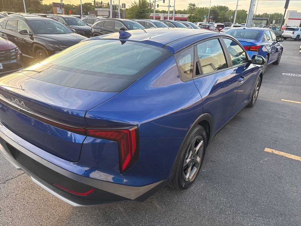 2025 Kia K4 LXS - Photo 6