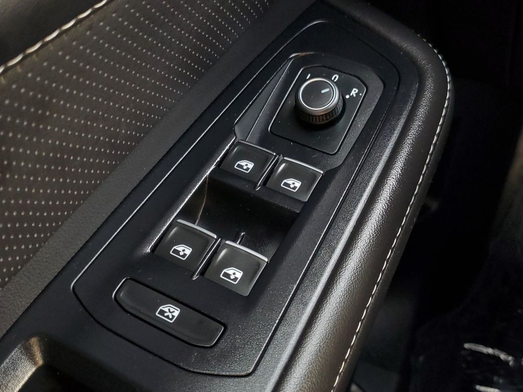 2025 Volkswagen Atlas SE w/Tech - Photo 20