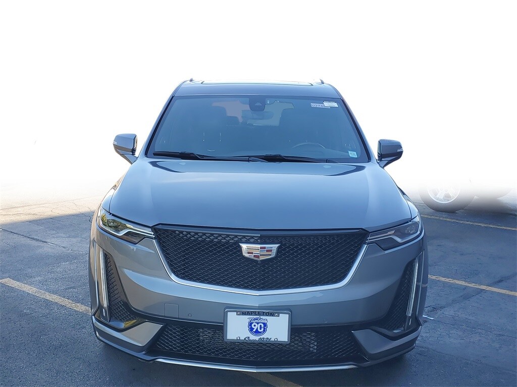 2021 Cadillac XT6 Sport photo 2