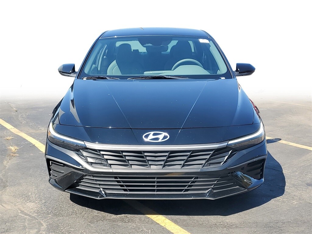 2024 Hyundai Elantra SEL photo 2