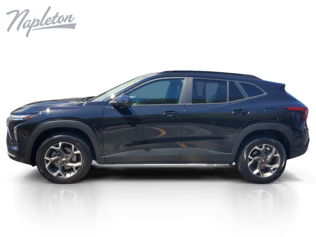 2025 Chevrolet Trax LT - Photo 2