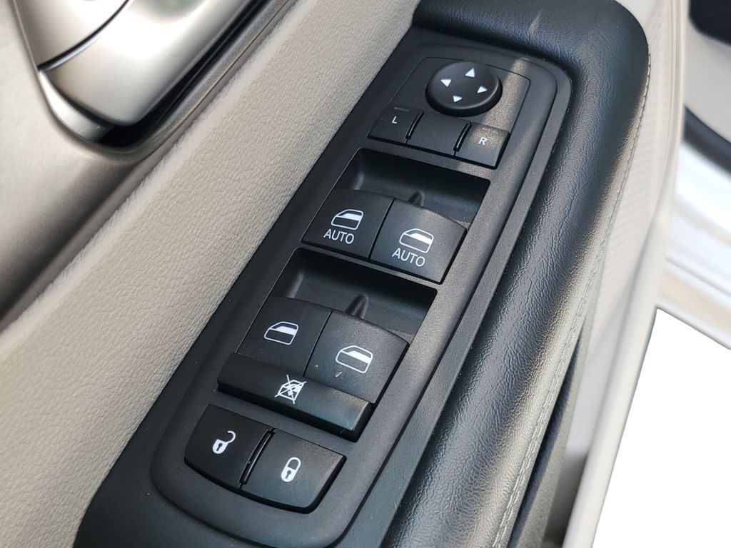 2023 Chrysler Pacifica Touring L - Photo 24