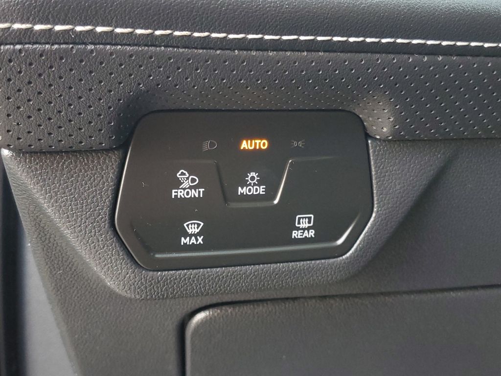 2025 Volkswagen Atlas SE w/Tech - Photo 17