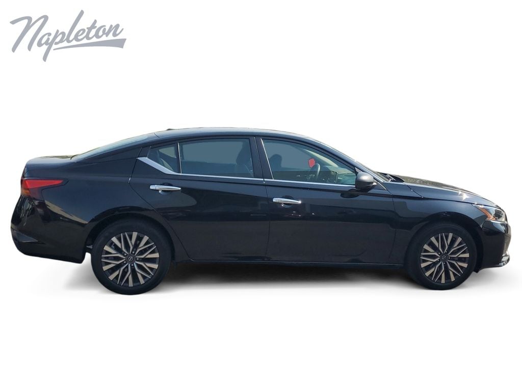 2025 Nissan Altima SV - Photo 7