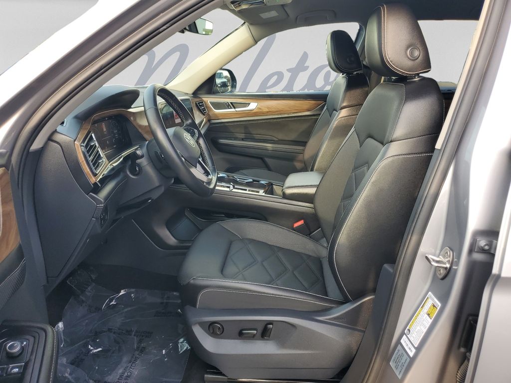 2025 Volkswagen Atlas SE w/Tech - Photo 16