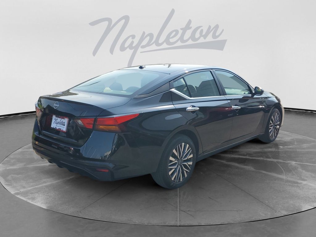 2025 Nissan Altima SV - Photo 8