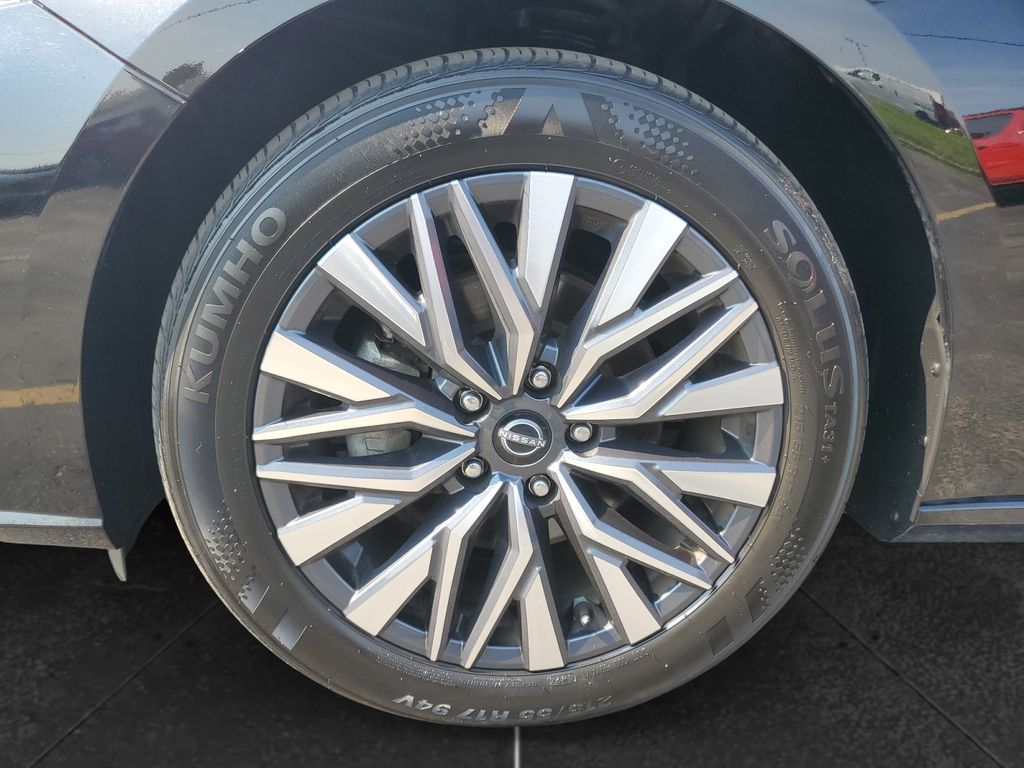 2025 Nissan Altima SV - Photo 12