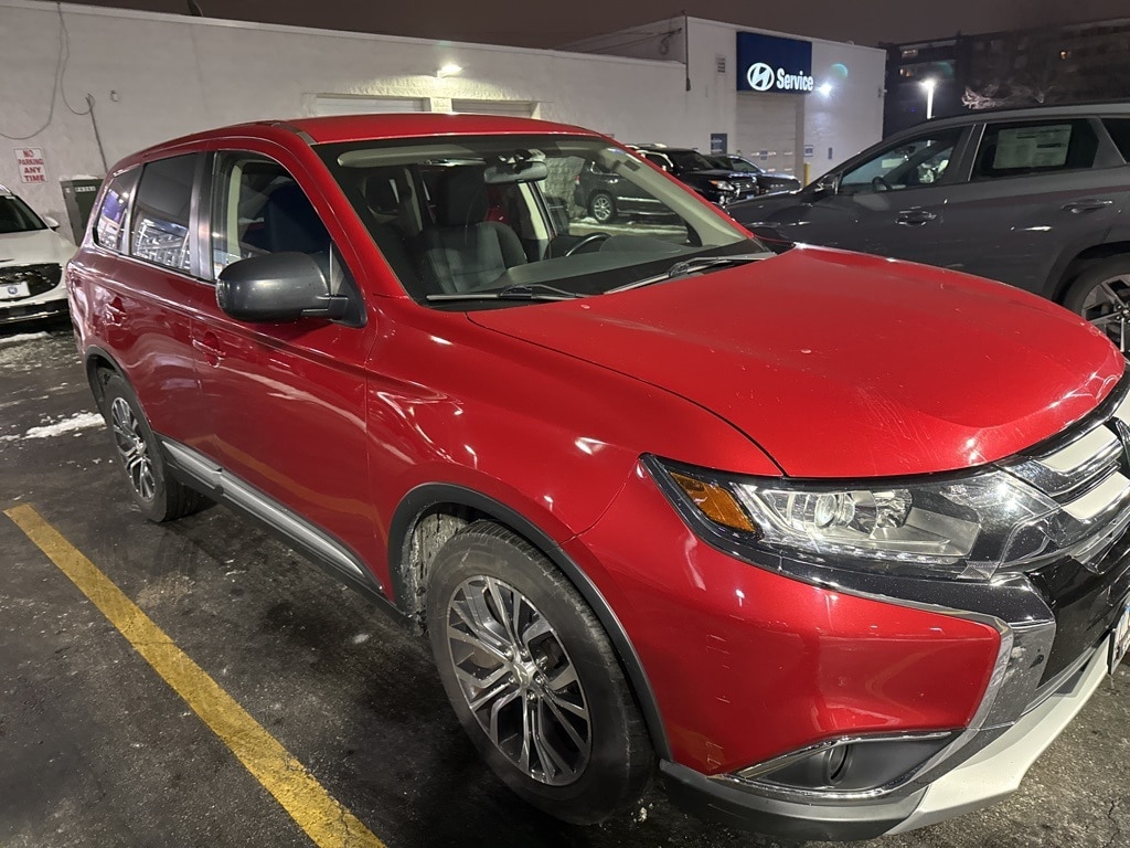 2017 Mitsubishi Outlander ES's photo