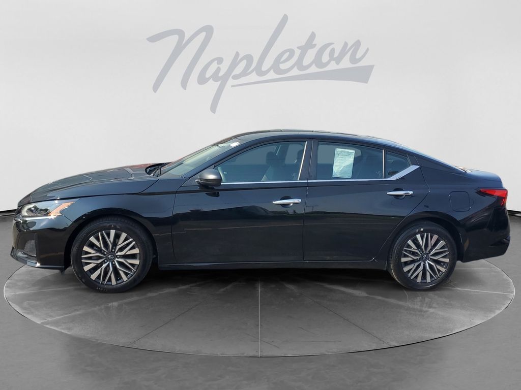 2025 Nissan Altima SV - Photo 4