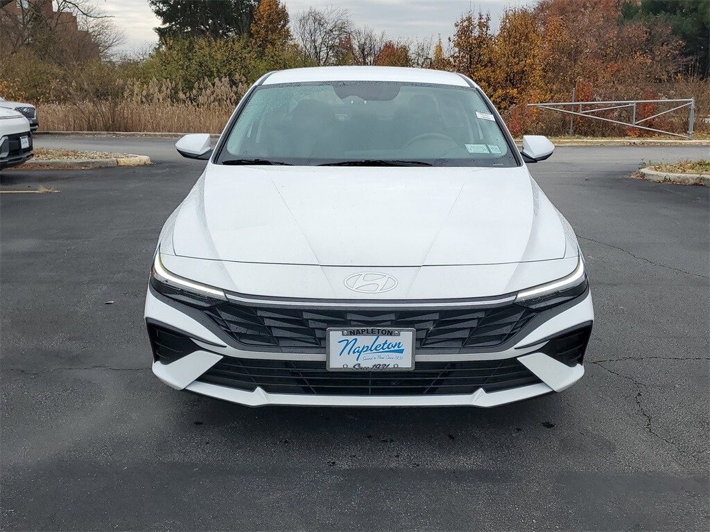 2025 Hyundai Elantra SE photo 2