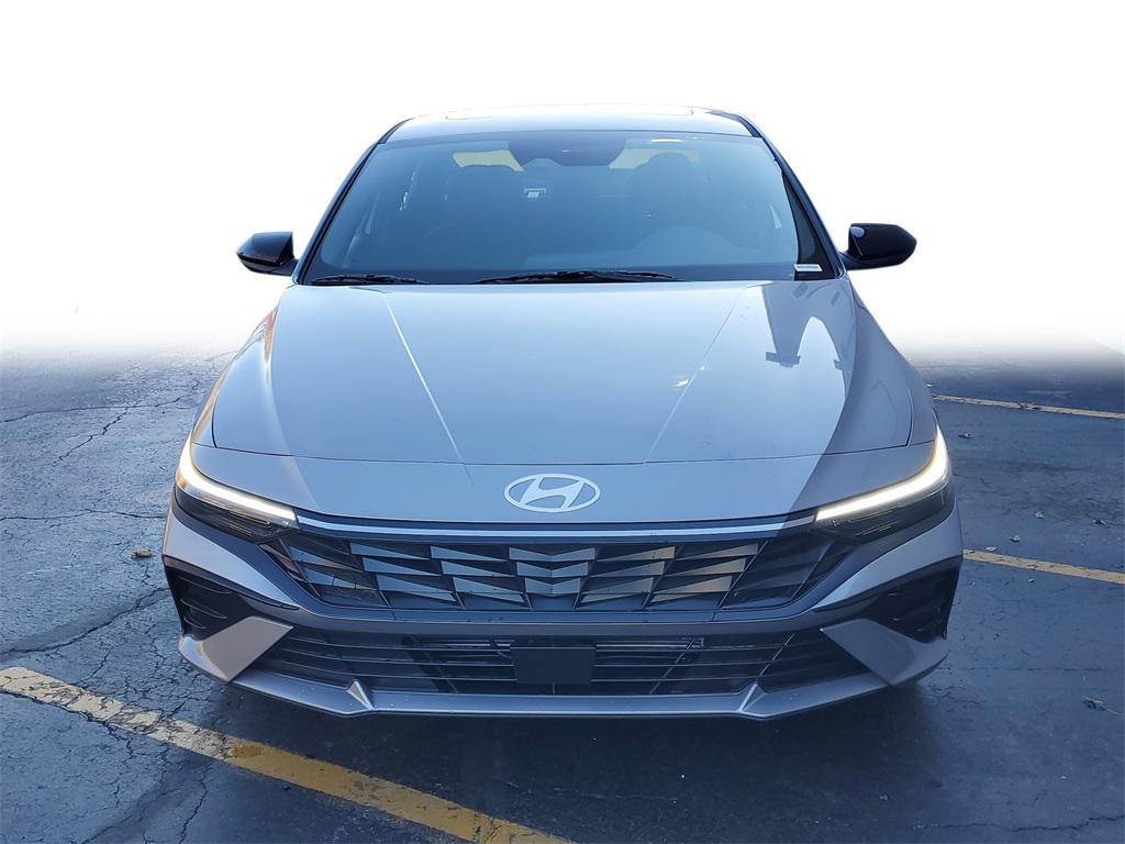 2026 Hyundai Elantra SEL Sport photo 2