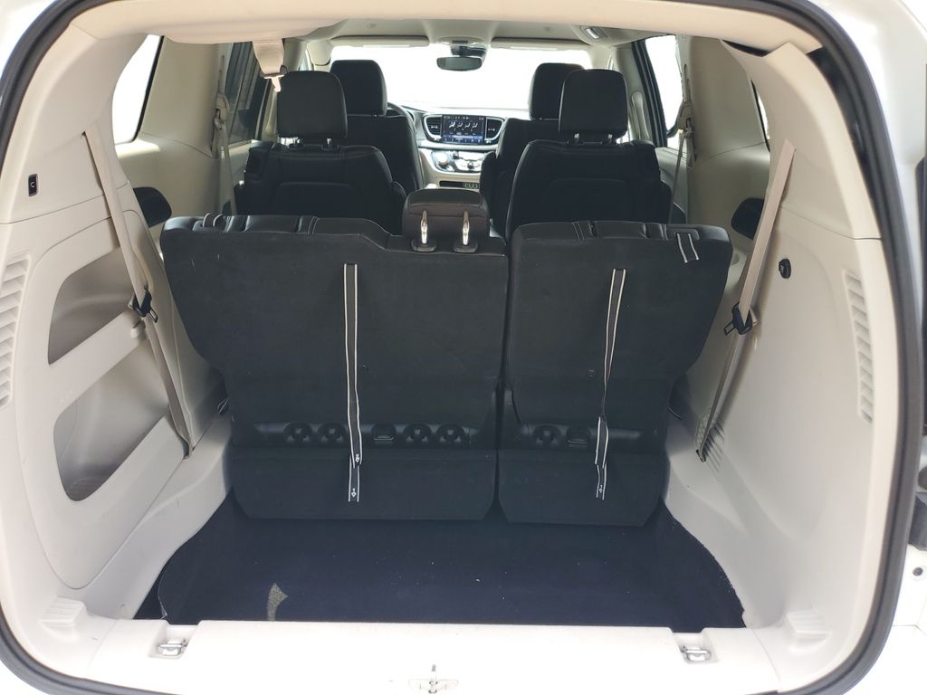 2023 Chrysler Pacifica Touring L - Photo 26
