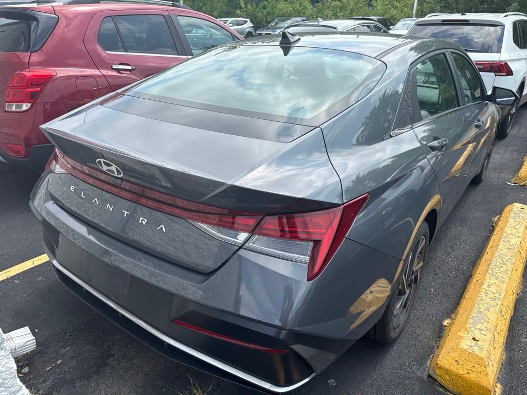 Used 2025 Hyundai Elantra SEL Convenience Sedan