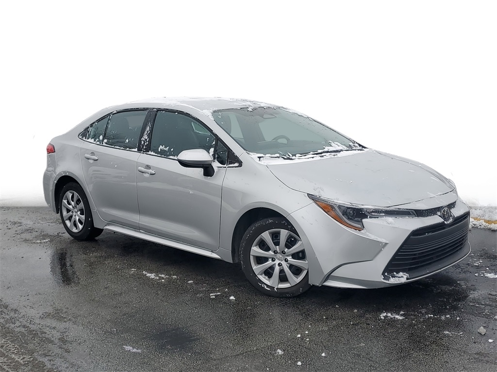 2025 Toyota Corolla LE's photo