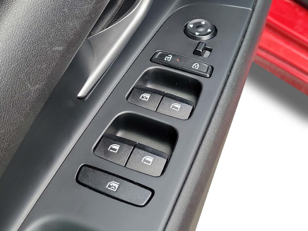 2025 Hyundai Elantra Limited - Photo 24