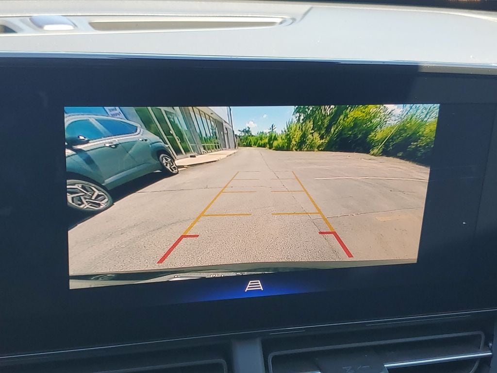 2025 Chevrolet Trax LT - Photo 16