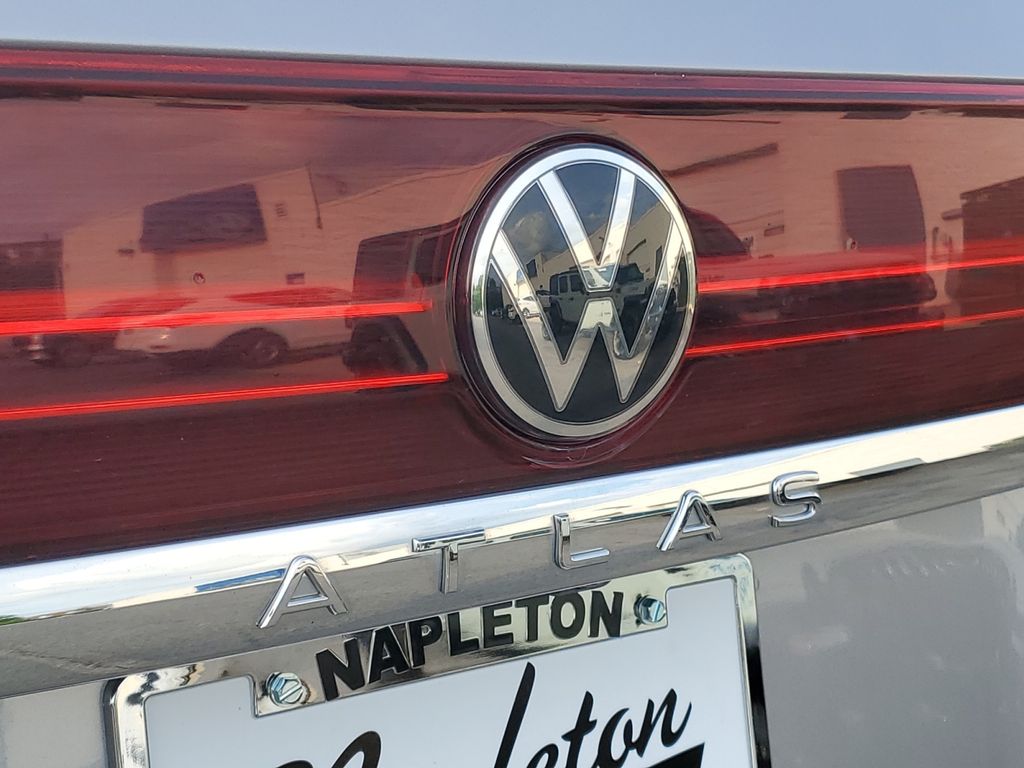2025 Volkswagen Atlas SE w/Tech - Photo 11