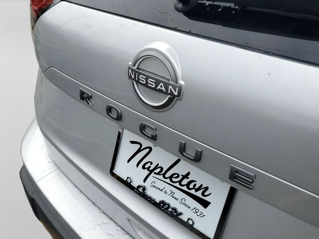 2025 Nissan Rogue SV - Photo 8