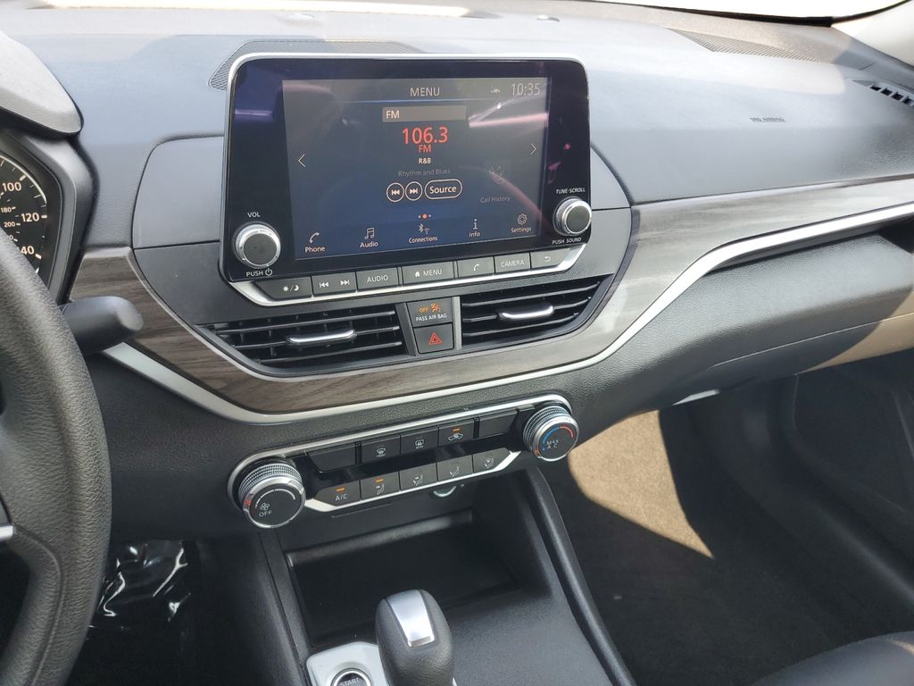 2025 Nissan Altima SV - Photo 14