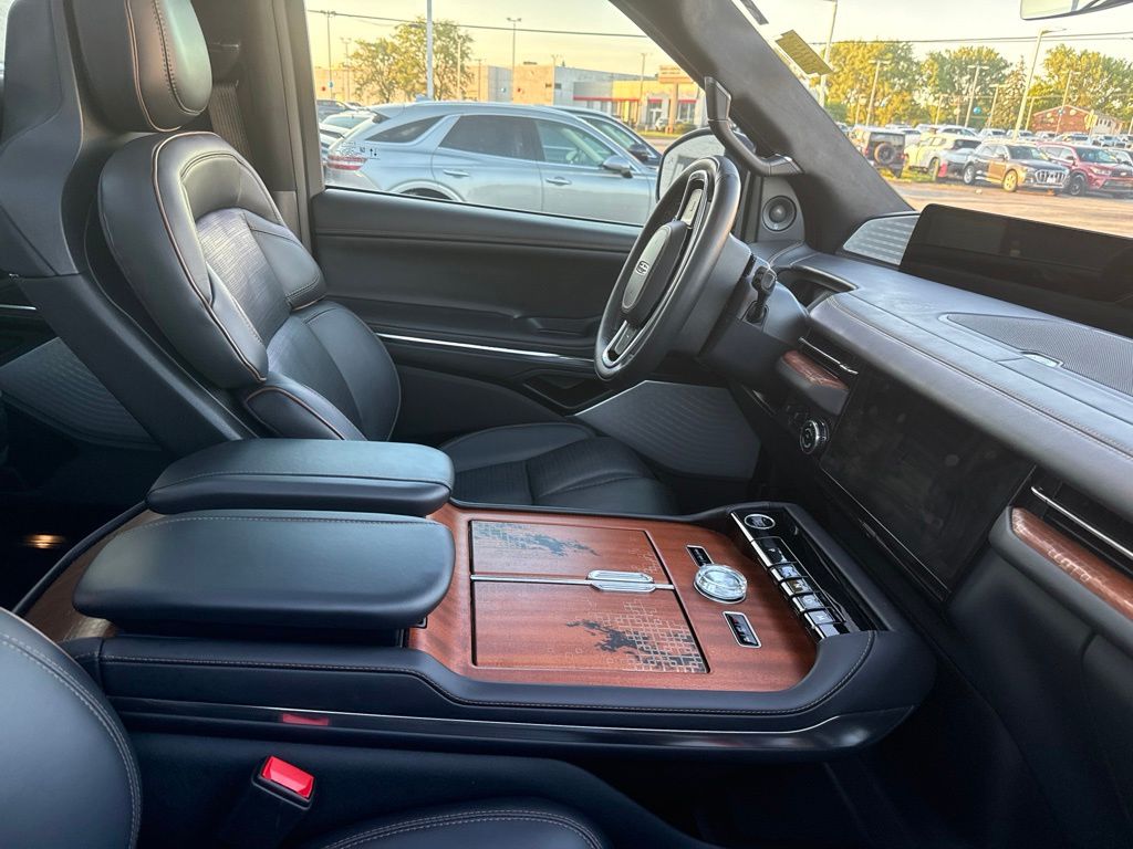 2025 Lincoln Navigator Black Label - Photo 17