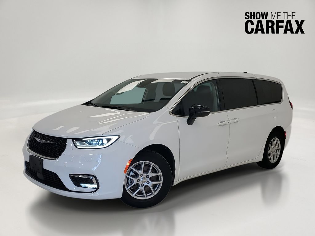 2024 Chrysler Pacifica Touring L's photo