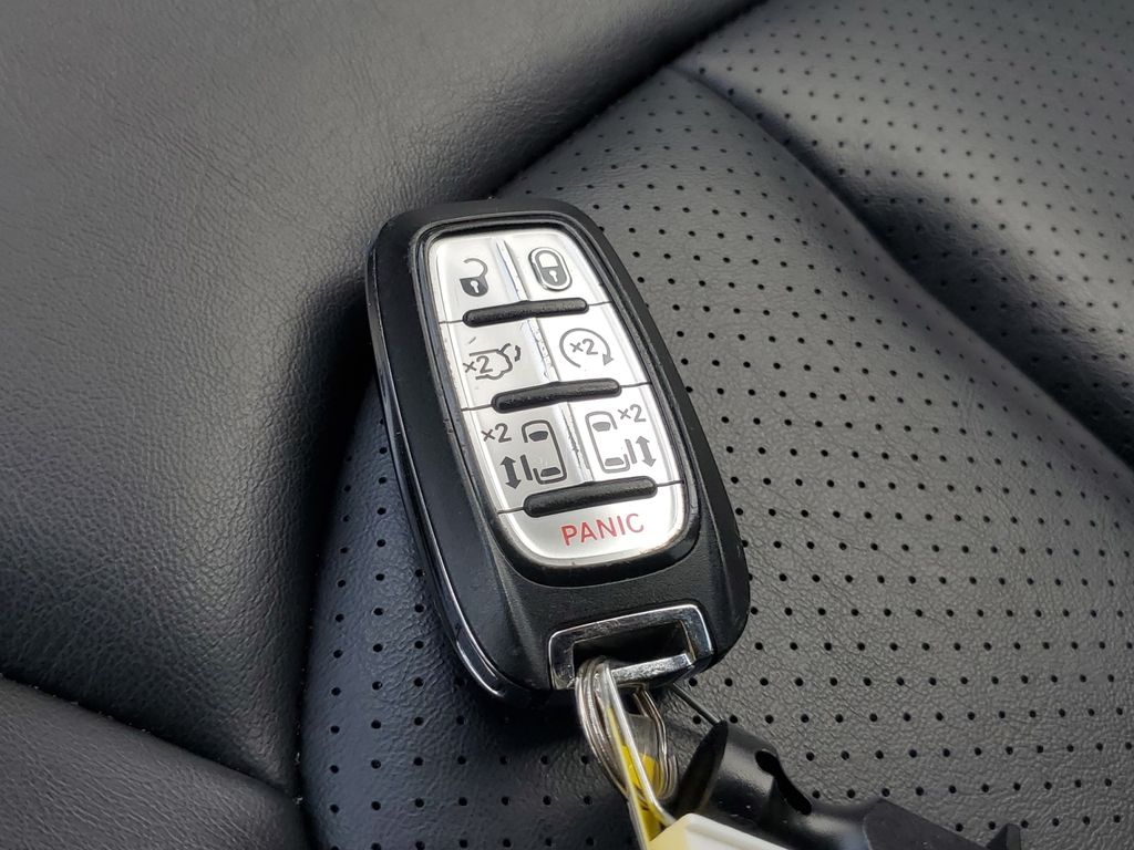 2023 Chrysler Pacifica Touring L - Photo 32