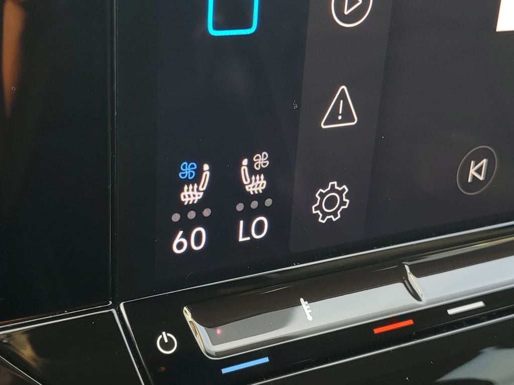 2025 Volkswagen Atlas SE w/Tech - Photo 28