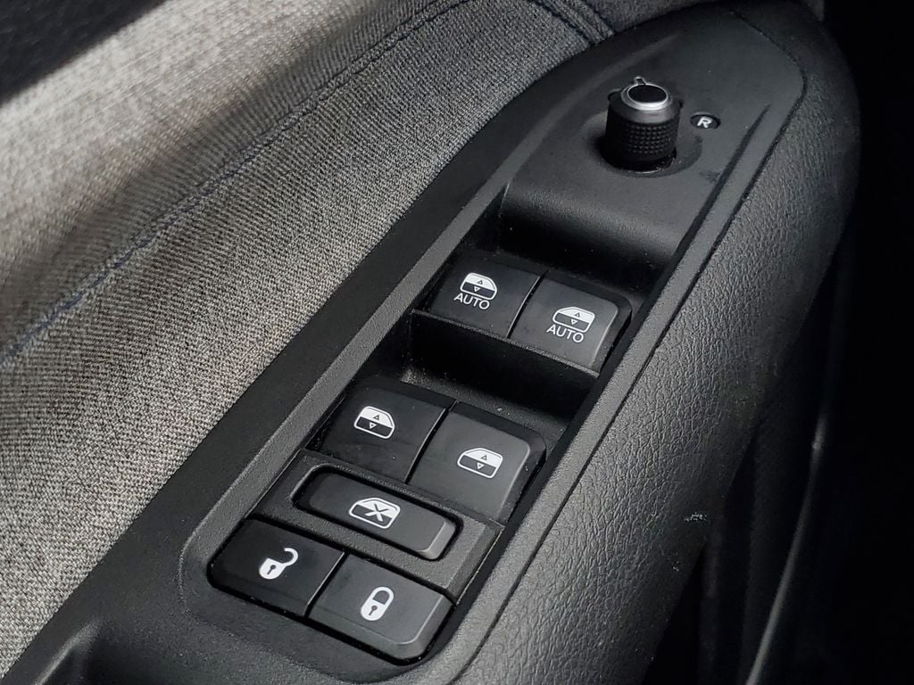 2023 Jeep Compass Latitude - Photo 19