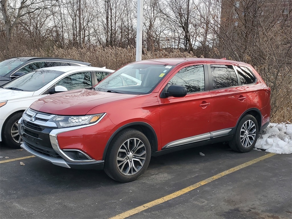 Used 2017 Mitsubishi Outlander ES CUV