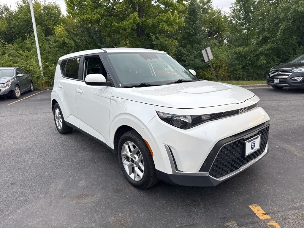 2023 Kia Soul LX S photo 2