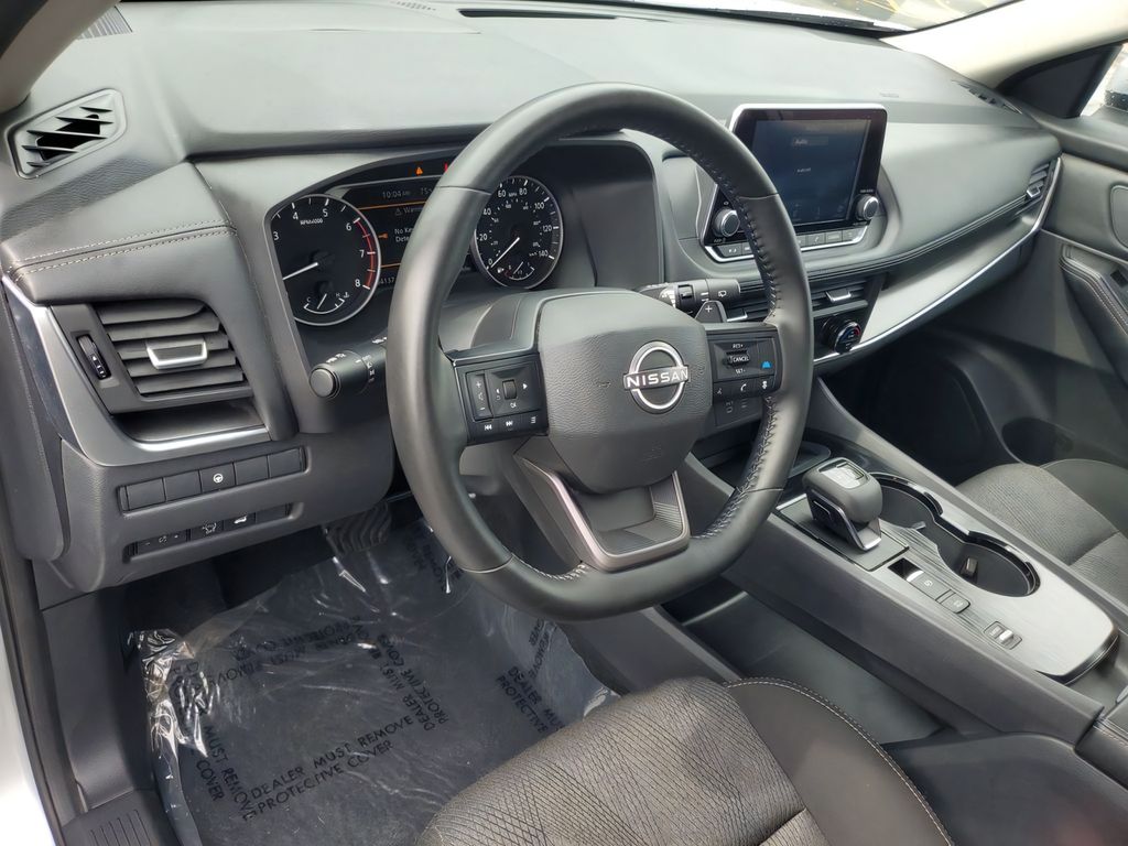 2025 Nissan Rogue SV - Photo 12