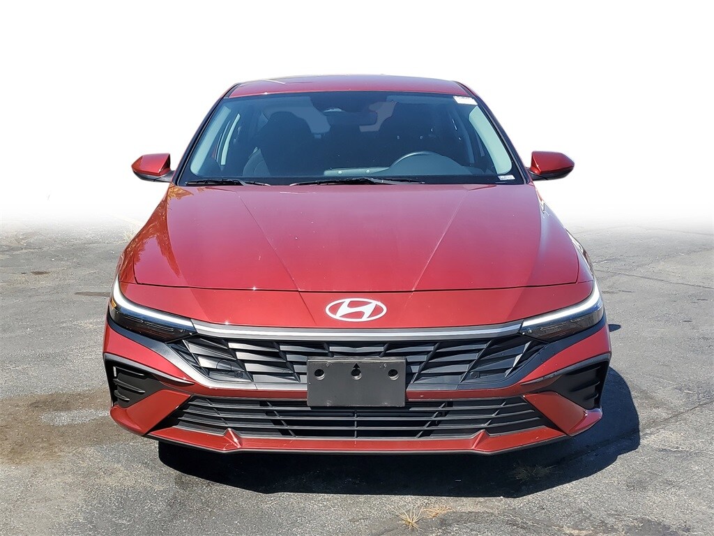 2024 Hyundai Elantra SEL photo 2