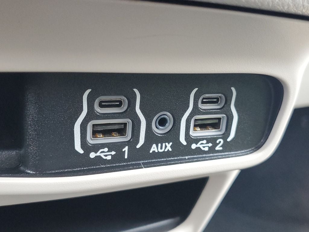 2023 Chrysler Pacifica Touring L - Photo 20