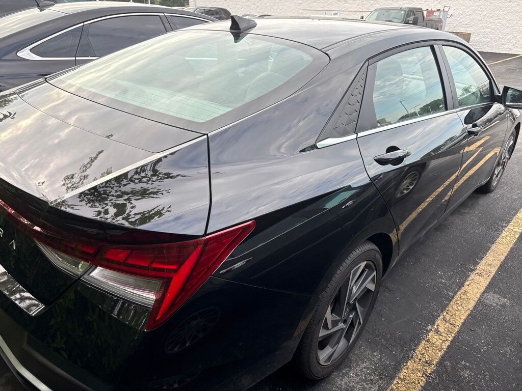 Used 2025 Hyundai Elantra SEL Convenience Sedan