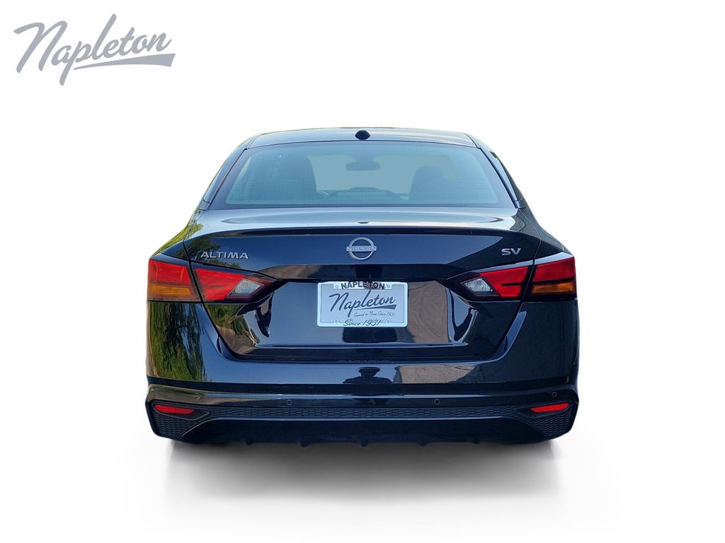 Used 2024 Nissan Altima 2.5 SV Sedan