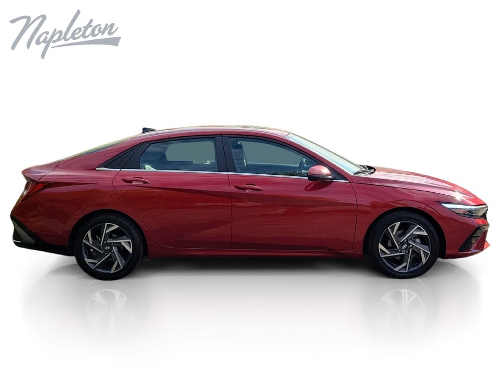 2025 Hyundai Elantra Limited - Photo 7