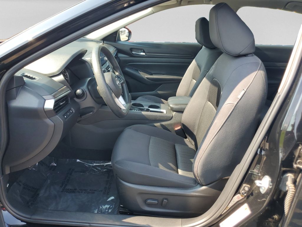 2025 Nissan Altima SV - Photo 16