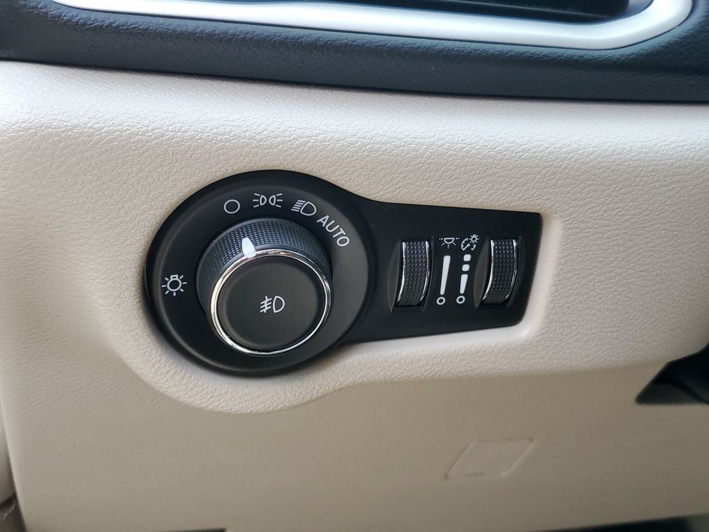 2023 Chrysler Pacifica Touring L - Photo 23